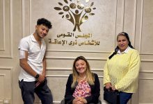 في إطار دعمها للرياضيين من ذوي الإعاقة.. المشرف العام على القومي للأشخاص ذوي الإعاقة تستقبل الفارس محمود سامح