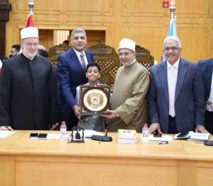 مجلس الأزهر يكرم رؤساء الجامعة السابقين والعلماء الفائزين بجائزة التميز العلمي في مختلف كليات الجامعة