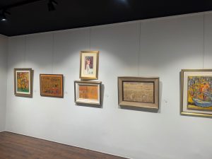 افتتاح معرض “زرقة المدى” بجاليري بيكاسو إيست بمشاركة 44 فنانًا تشكيليا