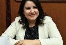 نهي المأمون تكتب: في زمن الذكاء الاصطناعي... كيف نحمي إنسانيتنا من التآكل؟