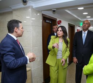 المهندسة راندة المنشاوي وزيرة الإسكان تفتتح مركز الإسكان المتخصص التابع لبنك التعمير والإسكان بمدينة القاهرة الجديدة