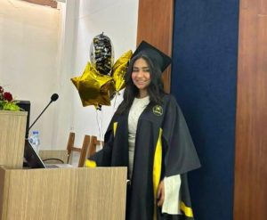 بحضور رئيس جامعة العاصمة .. بهيرة طه القرني تحصل على الماجستير بامتياز مع مرتبة الشرف فى الفنون التطبيقية