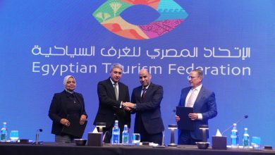 وزيرا العمل والسياحة والآثار يطلقان مبادرة لتيسير تراخيص عمل الأجانب ودعم الاستثمار
