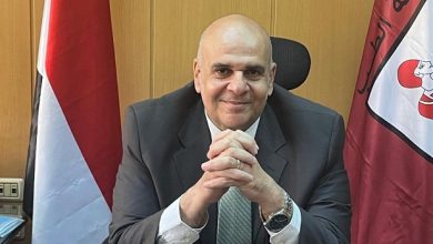 عميد طب قصر العيني يهنئ د. عمر عزام باختياره عضوًا باللجنة العليا للقضاء على الجذام ومنسقًا للقوافل الطبية بوزارة التعليم العالي