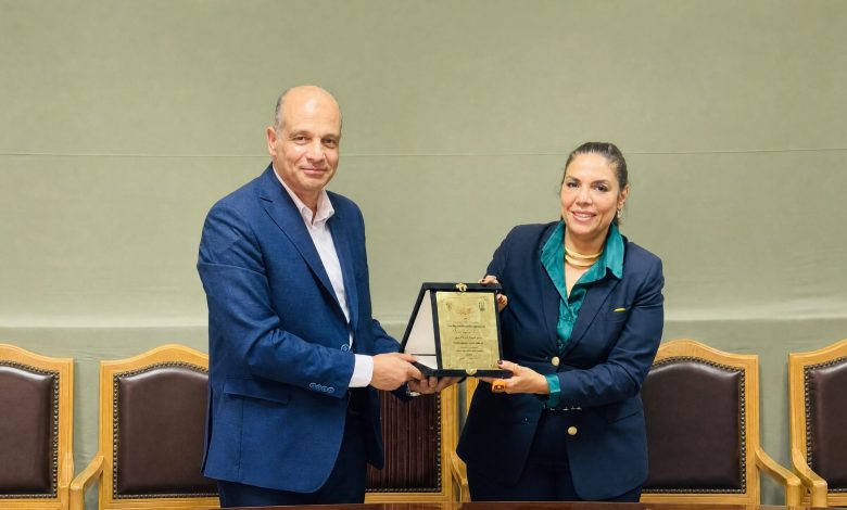 الدكتورة راندا رزق تهنيء خريجي الإعلام بالتربية النوعية جامعة القاهرة وتشيد بمشروعاتهم وتقدم 40 منحة تدريب مجانية للمتميزين 11 الدكتورة راندا رزق تهنيء خريجي الإعلام بالتربية النوعية جامعة القاهرة وتشيد بمشروعاتهم وتقدم 40 منحة تدريب مجانية للمتميزين