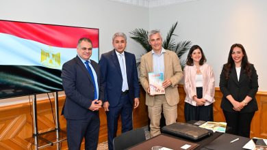 وزير السياحة والآثار يجتمع مع كبار منظمي الرحلات ومسئولي شركات السياحة والطيران الفرنسية لبحث تعزيز الحركة السياحية الوافدة إلى مصر