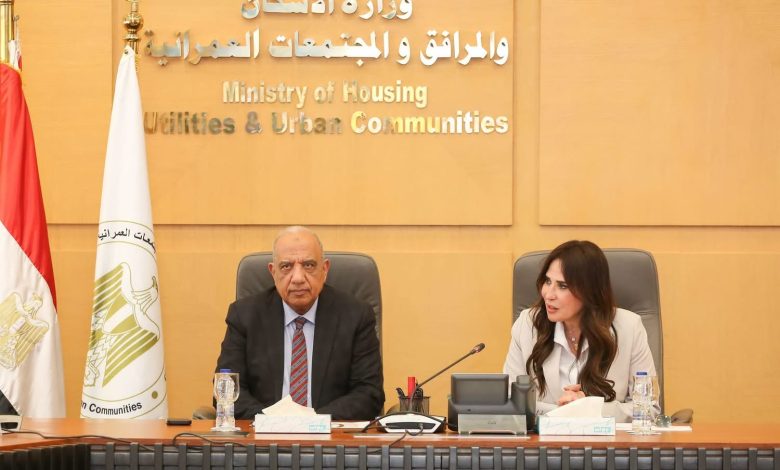 وزيرا الإسكان والكهرباء يشهدان توقيع مذكرة تفاهم بشأن حوكمة منظومة ترشيد استهلاك الكهرباء بالمدن الجديدة المهندسة راندة المنشاوي: مذكرة التفاهم تأتي في إطار تنفيذ توجهات الدولة نحو حوكمة منظومة ترشيد استهلاك الكهرباء بالمدن الجديدة بما يدعم رؤية مصر 2030 الدكتور محمود عصمت: تعاون وتكامل مع الجهات المعنية لمنع الهدر وتحسين الكفاءة وترشيد استهلاك الكهرباء.. وتطبيق أنظمة التحكم في الإنارة العامة لتوفير ما يزيد عن 30% من الاستهلاك 1 وزيرا الإسكان والكهرباء يشهدان توقيع مذكرة تفاهم بشأن حوكمة منظومة ترشيد استهلاك الكهرباء بالمدن الجديدة المهندسة راندة المنشاوي: مذكرة التفاهم تأتي في إطار تنفيذ توجهات الدولة نحو حوكمة منظومة ترشيد استهلاك الكهرباء بالمدن الجديدة بما يدعم رؤية مصر 2030 الدكتور محمود عصمت: تعاون وتكامل مع الجهات المعنية لمنع الهدر وتحسين الكفاءة وترشيد استهلاك الكهرباء.. وتطبيق أنظمة التحكم في الإنارة العامة لتوفير ما يزيد عن 30% من الاستهلاك