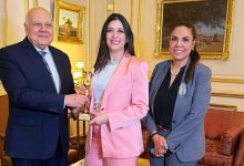 عمرو عزت سلامة وراندا رزق يكرمان الدكتورة إنجي منصور خلال الملتقى الدولي للمرأة العربية الدبلوماسية 14 عمرو عزت سلامة وراندا رزق يكرمان الدكتورة إنجي منصور خلال الملتقى الدولي للمرأة العربية الدبلوماسية