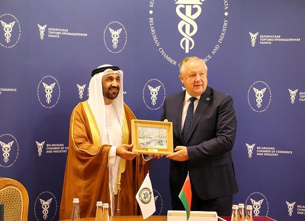 وفد البرلمان العربي برئاسة "اليماحي" يبحث مع قيادة غرفة التجارة والصناعة في بيلاروس سبل توسيع الشراكة الاقتصادية مع الدول العربية 1 وفد البرلمان العربي برئاسة "اليماحي" يبحث مع قيادة غرفة التجارة والصناعة في بيلاروس سبل توسيع الشراكة الاقتصادية مع الدول العربية