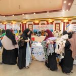قافلة الحماية الاجتماعية من صندوق تحيا مصر تصل الفيوم لدعم 10 آلاف أسرة من الأولى بالرعاية* القافلة تضم معرض "دكان الفرحة" بـ *100 ألف قطعة، وتوزيع 1.5 طن لحوم، ودعم ذوي الهمم، وتيسير زواج 10 فتيات* ضمن حزمة متكاملة من برامج الحماية الاجتماعية.