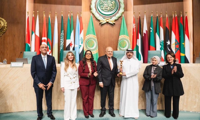المجلس العربي للمسؤولية المجتمعية والتنمية يكرّم لولوة الخاطر وحمدة السليطي.. وخالد عبد الله الإبراهيم يتسلّم الجائزتين في جامعة الدول العربية 1 المجلس العربي للمسؤولية المجتمعية والتنمية يكرّم لولوة الخاطر وحمدة السليطي.. وخالد عبد الله الإبراهيم يتسلّم الجائزتين في جامعة الدول العربية