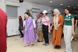 معهد سيجونج بالمركز الثقافي الكوري يفتتح أكاديمية ثقافية للتعريف بالتراث الغنائي الكوري