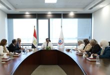 وزير الصحة يبحث التوسع في جراحات استبدال المفاصل باستخدام تقنية الروبوت