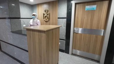 «فرسان الهيئة».. هيئة الرعاية الصحية توثق رحلة استعادة الإبصار وتوطين جراحات القرنية والمياه البيضاء بأسوان