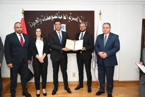 وزير الصناعة يتفقد هيئة المواصفات والجودة ويكرم 10 شركات حاصلة على شهادات الجودة وكفاءة الطاقة