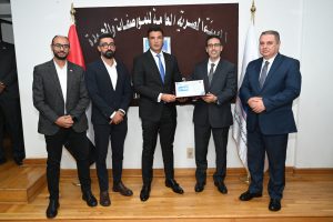 وزير الصناعة يتفقد هيئة المواصفات والجودة ويكرم 10 شركات حاصلة على شهادات الجودة وكفاءة الطاقة