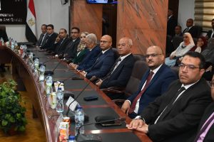 وزير الصناعة يتفقد هيئة المواصفات والجودة ويكرم 10 شركات حاصلة على شهادات الجودة وكفاءة الطاقة