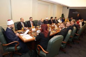 وزير الأوقاف يبحث مع رئيس اتحاد المستثمرات العرب تعزيز التعاون في التدريب وتمكين المرأة والشباب
