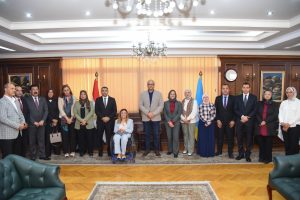 المشرف العام على "القومي للأشخاص ذوي الإعاقة" ومحافظ الإسكندرية يعقدان اجتماعاً موسعاً مع مديريات الوزارات بالمحافظة لتعزيز التعاون في خدمة ذوي الإعاقة