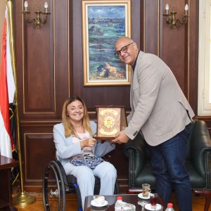 المشرف العام على "القومي للأشخاص ذوي الإعاقة" ومحافظ الإسكندرية يعقدان اجتماعاً موسعاً مع مديريات الوزارات بالمحافظة لتعزيز التعاون في خدمة ذوي الإعاقة
