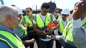 في أول زيارة للمنطقة الصناعية بأبو زنيمة.. وزير الصناعة يتفقد مصنع السبائك بشركة سيناء للمنجنيز