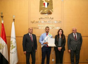 وزيرا الإسكان والعمل يكرمان أوائل طلاب مدارس مياه الشرب والصرف الصحي ومدرسة عمار للتكنولوجيا التطبيقية