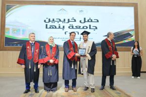 رئيس جامعة بنها يشهد حفل تخرج دفعة جديدة من طلاب كلية الآداب ويوجه رسالة للخريجين