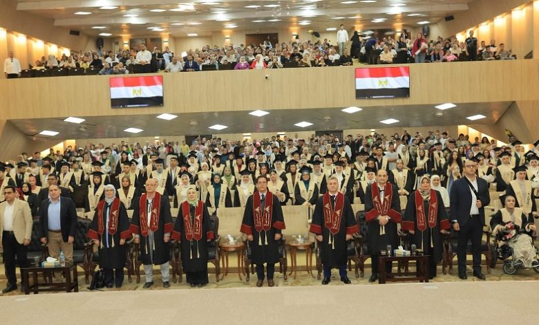 رئيس جامعة بنها يشهد حفل تخرج دفعة جديدة من طلاب كلية الآداب ويوجه رسالة للخريجين 1 رئيس جامعة بنها يشهد حفل تخرج دفعة جديدة من طلاب كلية الآداب ويوجه رسالة للخريجين