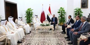 مدبولي ورئيس الوزراء القطري يبحثان تعزيز التعاون الاقتصادي والاستثماري والطاقة ودعم التنسيق الإقليمي