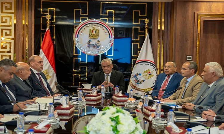 وزير الدولة للإنتاج الحربي يتابع تنفيذ التعاقدات وخطط تطوير شركات إنتاج الذخائر 1 وزير الدولة للإنتاج الحربي يتابع تنفيذ التعاقدات وخطط تطوير شركات إنتاج الذخائر