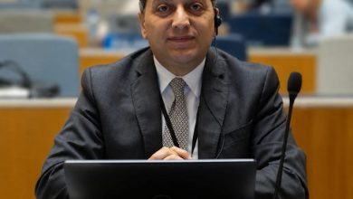 المستشار محمد عادل متحدثاً باسم رئاسة مجلس الوزراء أصدر الدكتور مصطفى مدبولي، رئيس مجلس الوزراء، قراراً بتولي المستشار محمد عادل، مهمة العمل متحدثاً رسمياً باسم رئاسة مجلس الوزراء، خلفاً لزميله المستشار محمد الحمصاني، الذي سيتولى منصب نائب مساعد وزير الخارجية للشئون البرلمانية. جدير بالذكر أن المستشار محمد عادل محمد علي حسانين، خريج كلية الاقتصاد والعلوم السياسية بجامعة القاهرة، وعاد مؤخراً من جنيف، حيث كان ضمن الوفد المصري الدائم، وسبق له العمل بالبعثات الدبلوماسية لجمهورية مصر العربية في كل من هانوي والكويت، فضلاً عن عمله بمكتب المتحدث الرسمي بوزارة الخارجية قبل نقله إلى البعثة في جنيف، وهو ما أكسبه خبرة كبيرة في التعامل مع وسائل الإعلام، كما سبق له العمل في القطاع البرلماني بوزارة الخارجية، وكذلك ضمن الوفد المصري بجامعة الدول العربية.