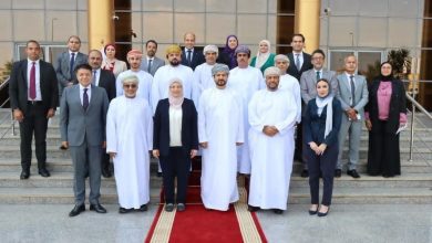 رئيس التنمية الصناعية تستقبل وفداً عُمانياً رفيع المستوى وتستعرض فرص الاستثمار المشتركة ومجالات التعاون بين البلدين