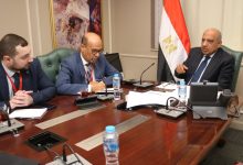*عبر تقنية الفيديو كونفرانس* *وزير الكهرباء والطاقة المتجددة يتابع مع روساتوم للمرافق الذكية مستجدات العمل على تطوير مجمع متكامل لتحلية مياه البحر بموقع محطة الضبعة النووية.