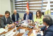 وزيرة التنمية المحلية والبيئة تبحث مع وزير البيئة و الطاقة الإيطالي مجالات التعاون المشترك