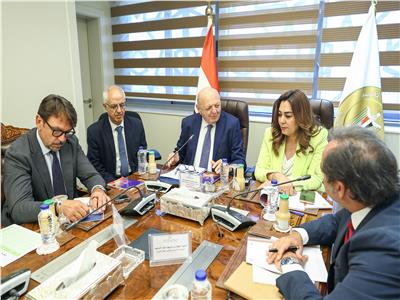 وزيرة التنمية المحلية والبيئة تبحث مع وزير البيئة و الطاقة الإيطالي مجالات التعاون المشترك 1 وزيرة التنمية المحلية والبيئة تبحث مع وزير البيئة و الطاقة الإيطالي مجالات التعاون المشترك