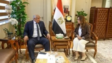 وزيرة التنمية المحلية والبيئة تتابع مع محافظ مطروح الموقف التنفيذي لمشروعات الخطة الاستثمارية ومنظومة النظافة والموجة ٣٠ لإزالة التعديات علي أراض الدولة