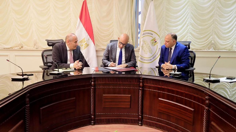 وزير التعليم يعتمد نتيجة الدور الثاني للثانوية العامة 2025/2026.. نسبة النجاح 92.2% للنظام الحديث و99% للقديم 1 وزير التعليم يعتمد نتيجة الدور الثاني للثانوية العامة 2025/2026.. نسبة النجاح 92.2% للنظام الحديث و99% للقديم