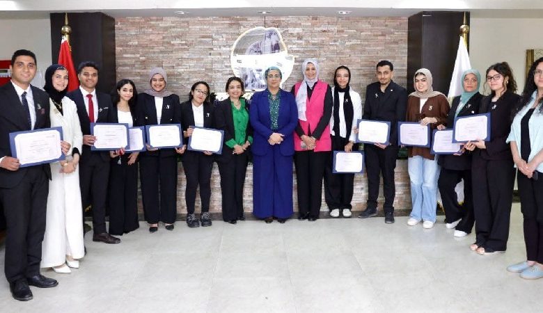 رئيسة القومي للمرأة تلتقي طلاب التدريب الصيفي وتستمع إلى رؤيتهم حول قضايا المرأة 1 رئيسة القومي للمرأة تلتقي طلاب التدريب الصيفي وتستمع إلى رؤيتهم حول قضايا المرأة