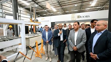 رئيس الوزراء يفتتح المرحلة الأولى من مصنع «ديزايني دورز» بالسخنة الصناعية باستثمارات مستهدفة 20 مليون دولار