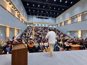 جامعة القاهرة تنظم ندوة توعوية حول الإدمان ودوافعه وطرق الوقاية منه بمشاركة الطلاب والخريجين