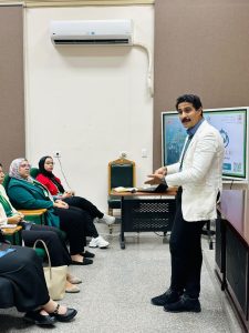 «من النفايات إلى الأناقة».. أنشطة متنوعة لوحدة التنمية المستدامة بآداب القاهرة مع انطلاق العام الدراسي