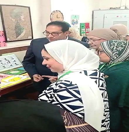 رئيس جامعة القاهرة يتفقد معرض الاستدامة بكلية التربية للطفولة المبكرة 1 رئيس جامعة القاهرة يتفقد معرض الاستدامة بكلية التربية للطفولة المبكرة