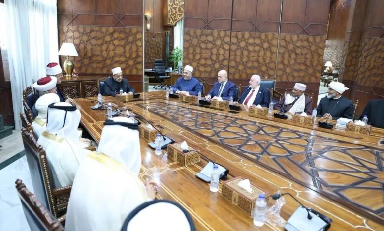 الأستاذ الدكتور فايد محمد سعيد يلتقي فضيلة الإمام الأكبر شيخ الأزهر ضمن وفد من القيادات الدينية العالمية 1 الأستاذ الدكتور فايد محمد سعيد يلتقي فضيلة الإمام الأكبر شيخ الأزهر ضمن وفد من القيادات الدينية العالمية