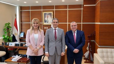 نقيب الإعلاميين يبحث مع الجامعة العربية المفتوحة إطلاق برامج أكاديمية لتأهيل الإعلاميين